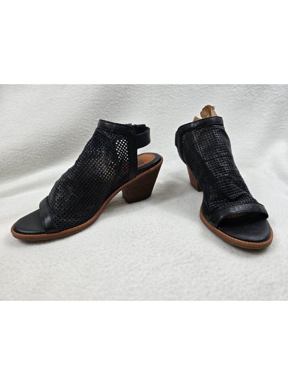 Sofft Milly Size 9M Black Leather Open Toe Perforated Block Heel Sandals Womens - Picture 1 of 7
